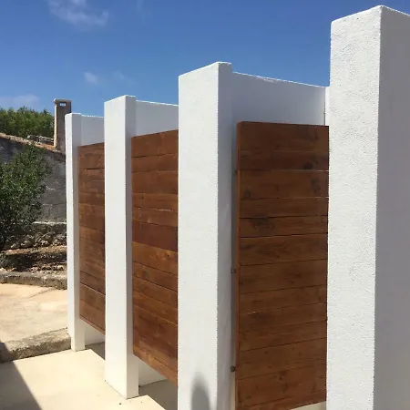 Hostel Refugi Biniati Vell Sant Lluís