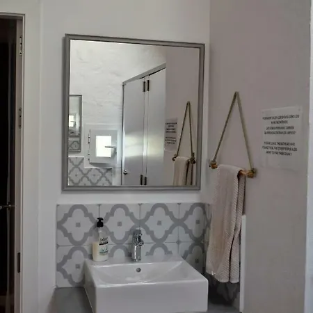 Hostel Refugi Biniati Vell *